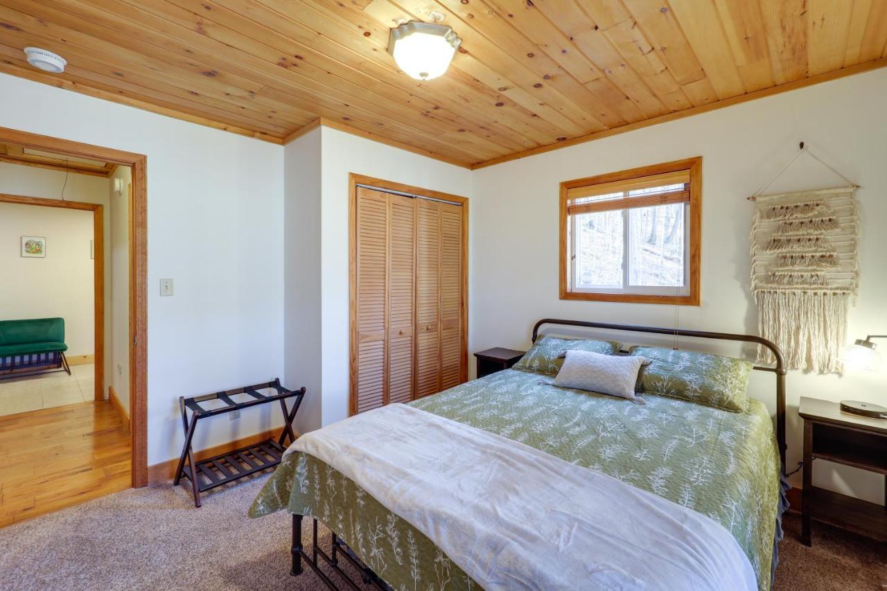 Pet-Friendly Spruce Pine Cabin With Private Fire Pit Экстерьер фото