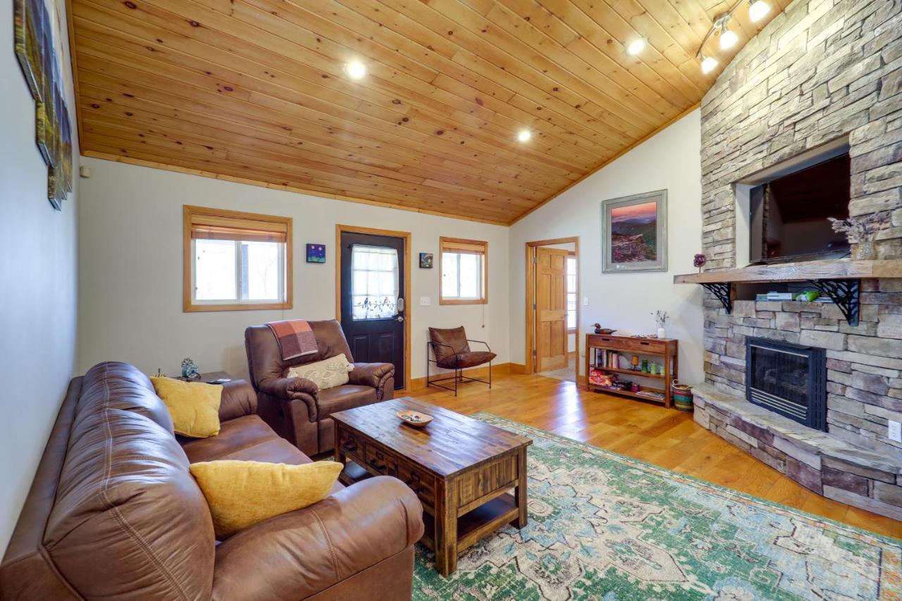 Pet-Friendly Spruce Pine Cabin With Private Fire Pit Экстерьер фото