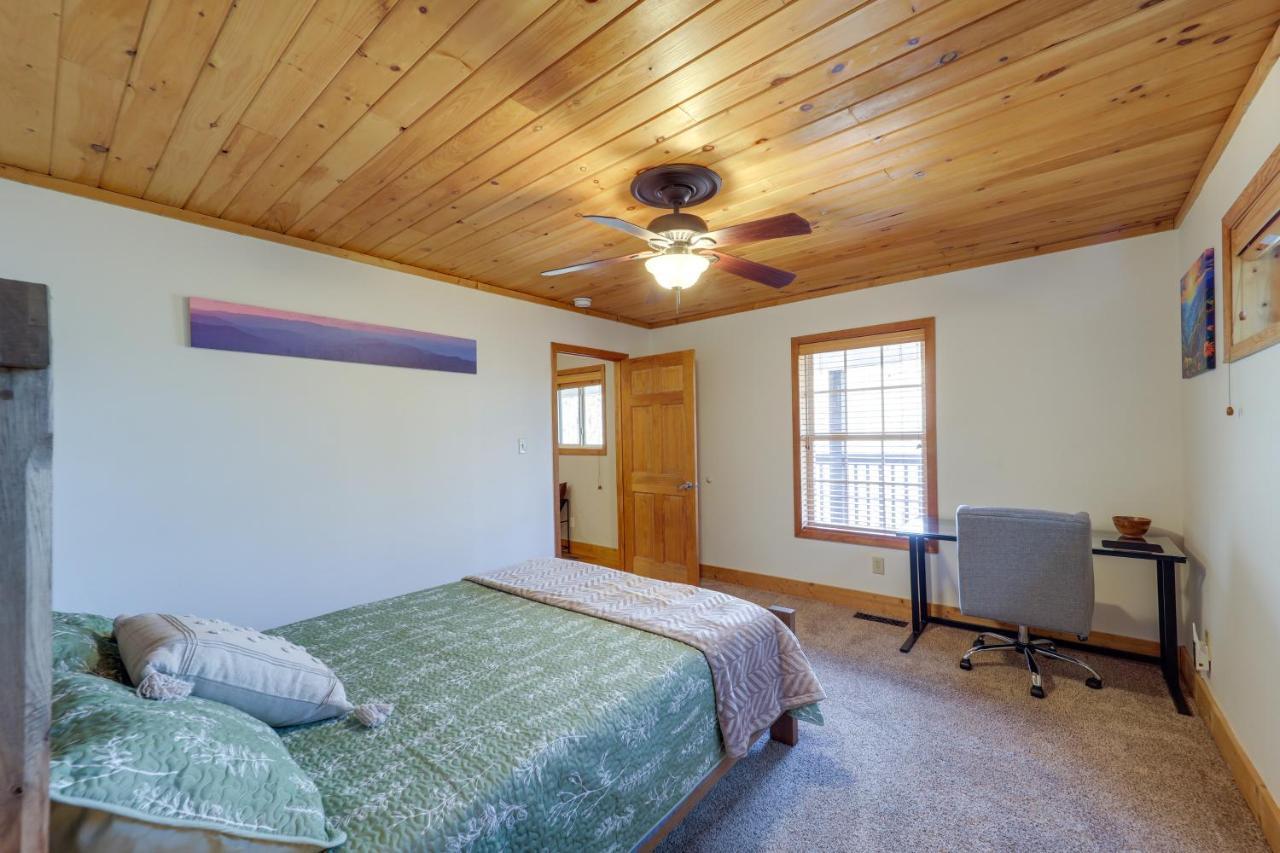 Pet-Friendly Spruce Pine Cabin With Private Fire Pit Экстерьер фото
